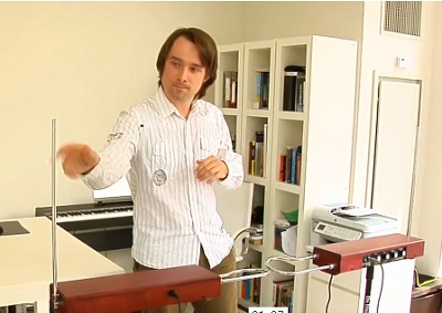 Jakub Ciupinski controls drum machines with 2 theremins