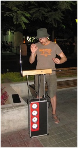 Wavingbox busking in Mexico