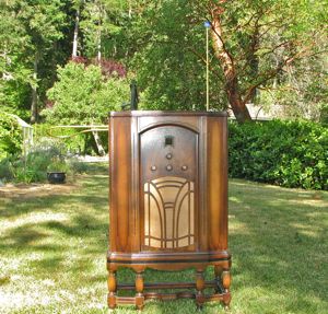 Vacuum tube theremin by John Polstra